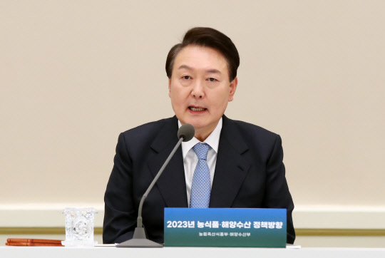 윤석열 대통령이 4일 청와대 영빈관에서 열린 농림축산식품부-해양수산부 업무보고에서 발언하고 있다. 대통령실통신사진기자단=연합뉴스